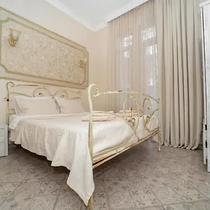 historical-tbilisi-apartments.alltbilisihotels.com/