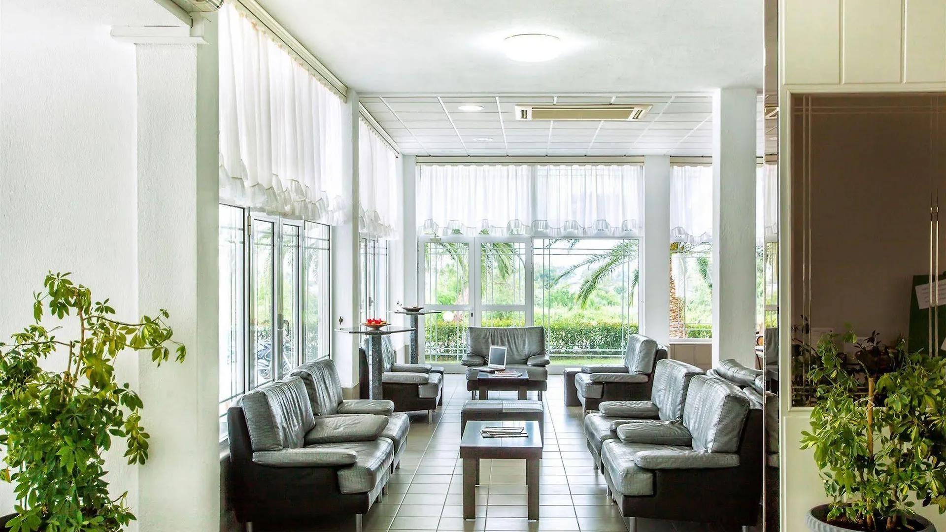 Xenios Port Marina Hotel Pefkochori 3*,